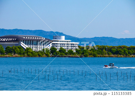 【びわ湖風景】琵琶湖大橋からのマリンブルーの眺め 【びわ湖風景】琵琶湖大橋からのマリンブルーの眺め 115133385