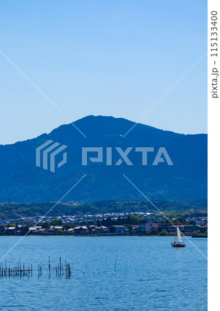 【びわ湖風景】琵琶湖大橋からのマリンブルーの眺め 115133400