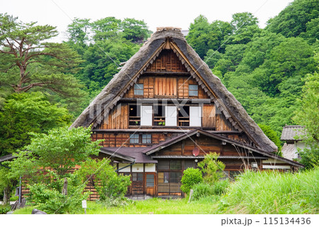 世界遺産　白川郷　合掌造り集落　初夏シーズン　和田家 115134436