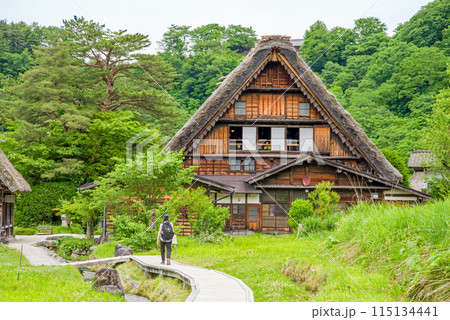 世界遺産　白川郷　合掌造り集落　初夏シーズン　和田家 115134441