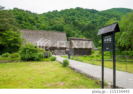 世界遺産　白川郷　合掌造り集落　初夏シーズン　和田家 115134445