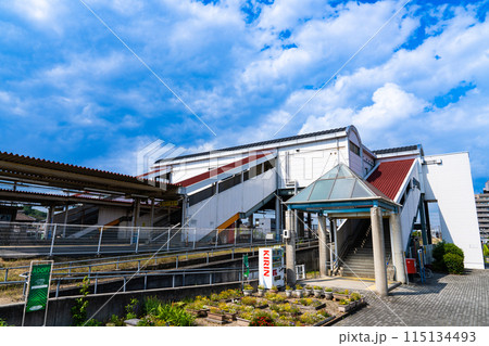 JR瀬戸大橋線 妹尾駅南口の初夏の風景2 岡山県岡山市南区 JR瀬戸大橋線 妹尾駅南口の初夏の風景2 岡山県岡山市南区 115134493