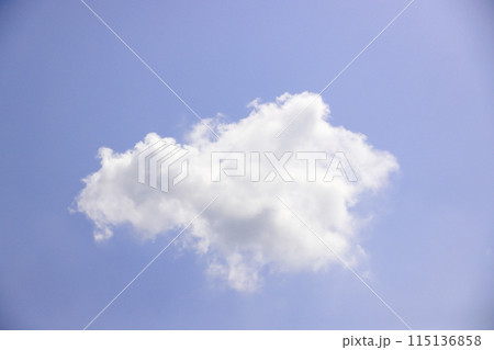 雲のある青空 (背景素材) 雲のある青空 (背景素材) 115136858