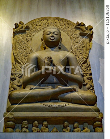 インドにあるお釈迦様が最初に説法をされた聖地サールナートに インドにあるお釈迦様が最初に説法をされた聖地サールナートに