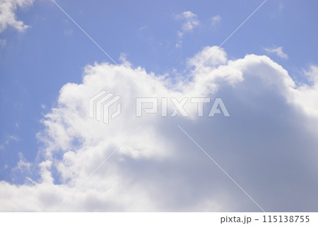 雲のある青空 (背景素材） 115138755