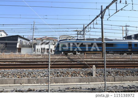 回送の特急サフィール踊り子号の走る風景 115138972