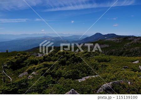八ヶ岳連峰の中山展望台から見る蓼科山と北アルプスの風景 115139100