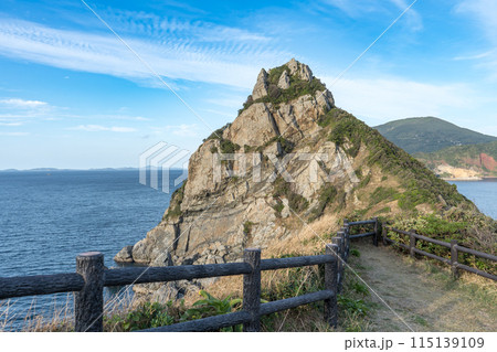 長崎県の五島列島の中通島にある矢堅目公園の展望所の風景 長崎県の五島列島の中通島にある矢堅目公園の展望所の風景 115139109