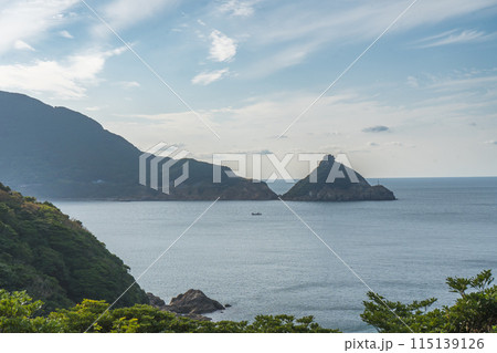 対岸から見る、五島列島の矢堅目 115139126