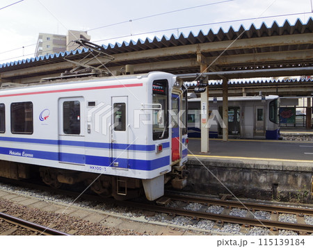 北越急行HK100形とトキ鉄ET122形 直江津駅 北越急行HK100形とトキ鉄ET122形 直江津駅 115139184