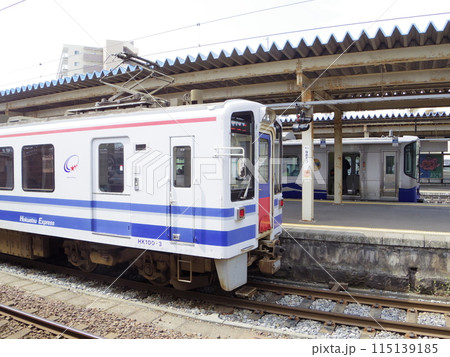 北越急行HK100形とトキ鉄ET122形 直江津駅 北越急行HK100形とトキ鉄ET122形 直江津駅 115139185