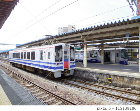 北越急行HK100形とトキ鉄ET122形 直江津駅 北越急行HK100形とトキ鉄ET122形 直江津駅 115139186