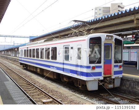 北越急行 普通列車HK100形電車 直江津駅 115139192