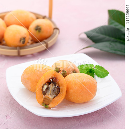 初夏の味覚　びわ （香川県産） 115139665