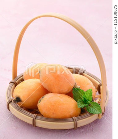 初夏の味覚　びわ （香川県産） 115139675