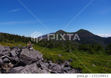 八ヶ岳連峰の中山展望台から見る天狗岳 115139913