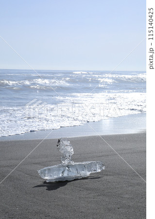 北海道の大津海岸に流れ着いた美しいジュエリーアイス【2月】 北海道の大津海岸に流れ着いた美しいジュエリーアイス【2月】 115140425