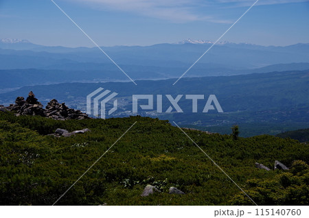 八ヶ岳連峰の中山展望台から見る御嶽山と乗鞍の風景 115140760