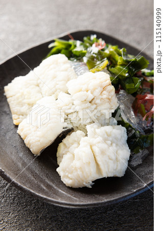 おいしい湯引きした鱧 115140999