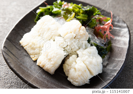 おいしい湯引きした鱧 115141007