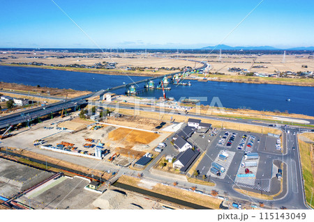 圏央道の4車線化工事と道の駅発酵の里こうざき(千葉県神崎町) ※遠方に筑波山 圏央道の4車線化工事と道の駅発酵の里こうざき(千葉県神崎町) ※遠方に筑波山 115143049