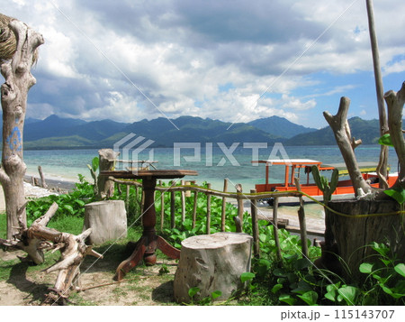 インドネシア　ギリ島の風景 115143707