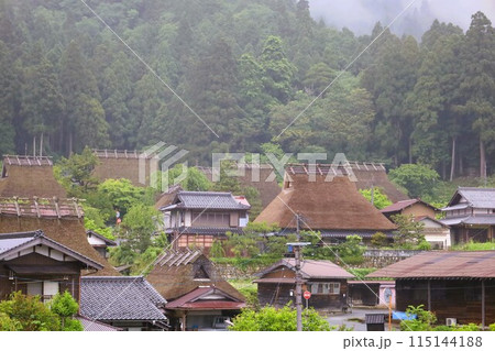 美山グランピング かやグラで過ごす京都の美山の里、日本の原風景を探す旅、幽玄な霧に包まれて、茅葺屋根 美山グランピング かやグラで過ごす京都の美山の里、日本の原風景を探す旅、幽玄な霧に包まれて、茅葺屋根 115144188
