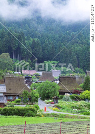 美山グランピング かやグラで過ごす京都の美山の里、日本の原風景を探す旅、幽玄な霧に包まれて、茅葺屋根 美山グランピング かやグラで過ごす京都の美山の里、日本の原風景を探す旅、幽玄な霧に包まれて、茅葺屋根 115144217
