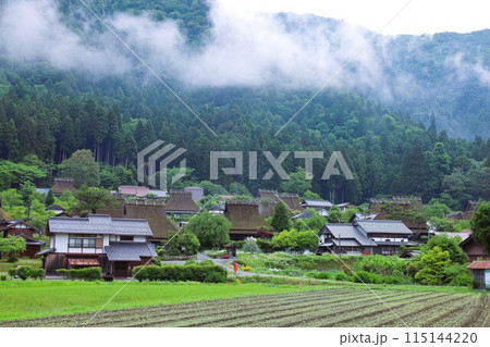 美山グランピング かやグラで過ごす京都の美山の里、日本の原風景を探す旅、幽玄な霧に包まれて、茅葺屋根 美山グランピング かやグラで過ごす京都の美山の里、日本の原風景を探す旅、幽玄な霧に包まれて、茅葺屋根 115144220