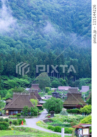 美山グランピング かやグラで過ごす京都の美山の里、日本の原風景を探す旅、幽玄な霧に包まれて、茅葺屋根 美山グランピング かやグラで過ごす京都の美山の里、日本の原風景を探す旅、幽玄な霧に包まれて、茅葺屋根 115144226