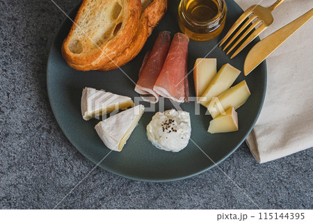 チーズの盛り合わせ 115144395