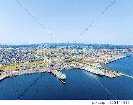 青森港と青森市の街並み(青森県) 青森港と青森市の街並み(青森県) 115144512