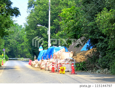 土砂崩れ道路 115144797