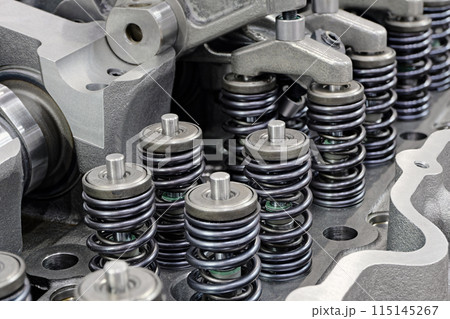 Cylinder head of an internal combustion engine with the cover removed 115145267