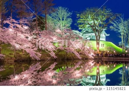 《新潟県》桜満開・春の高田城址公園の夜景 115145821