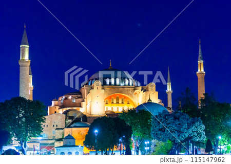 Hagia Sophia at sunset in Istanbul 115147962