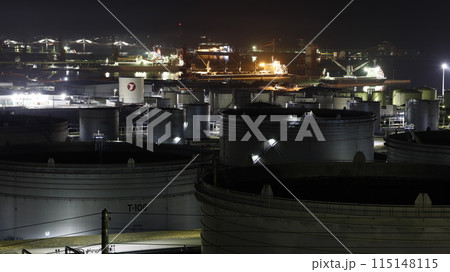 福島県いわき市の大畑貝塚公園の展望台から撮影した夜景、タンクや小名浜港周辺の工業地帯が見える 福島県いわき市の大畑貝塚公園の展望台から撮影した夜景、タンクや小名浜港周辺の工業地帯が見える 115148115