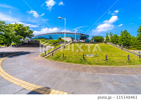 日本の横浜都市景観　横浜国際プールなどを望む 115148461