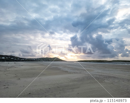 Beautiful sunset at Portnoo Narin beach in County Donegal - Ireland 115148973