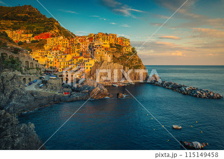 Mediterranean village with colorful seaside houses on the cliffs, Manarola 115149458