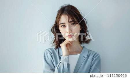 考える女性 115150466