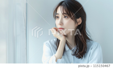考える女性 115150467