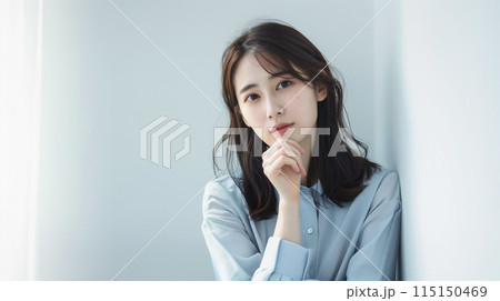 考える女性 115150469