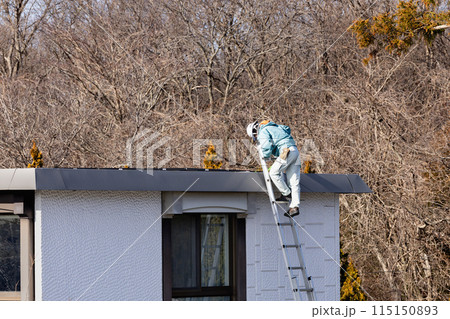 住宅陸屋根の点検作業 住宅陸屋根の点検作業 115150893