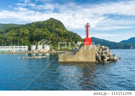 長崎県の五島列島の中通島の奈良尾港の風景 115151209