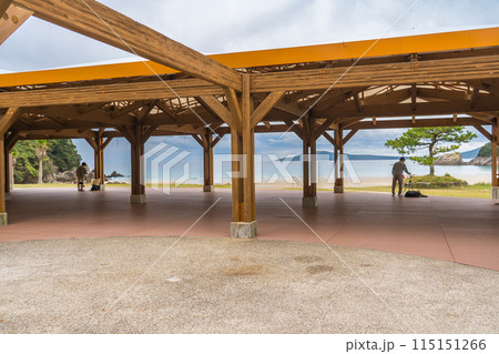 長崎県の五島列島にある美しいビーチ「高浜海水浴場」の風景 長崎県の五島列島にある美しいビーチ「高浜海水浴場」の風景 115151266