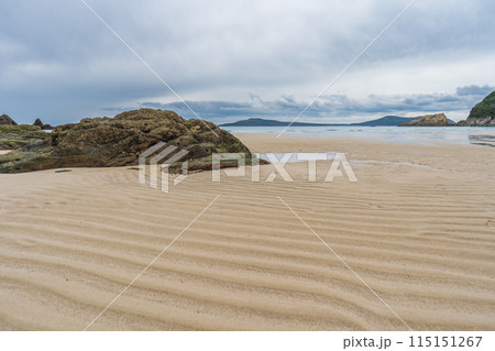 長崎県の五島列島にある美しいビーチ「高浜海水浴場」の風景 長崎県の五島列島にある美しいビーチ「高浜海水浴場」の風景 115151267