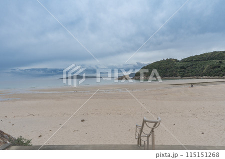 長崎県の五島列島にある美しいビーチ「高浜海水浴場」の風景 長崎県の五島列島にある美しいビーチ「高浜海水浴場」の風景 115151268