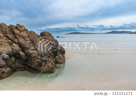 長崎県の五島列島にある美しいビーチ「高浜海水浴場」の風景 長崎県の五島列島にある美しいビーチ「高浜海水浴場」の風景 115151271