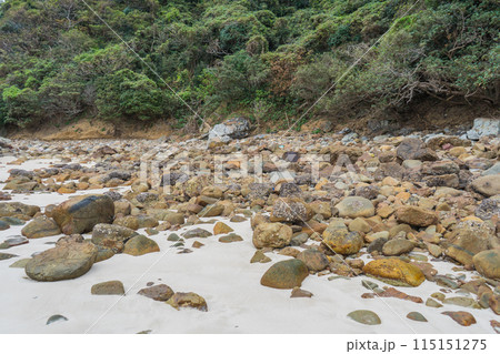 長崎県の五島列島にある美しいビーチ「高浜海水浴場」の風景 115151275